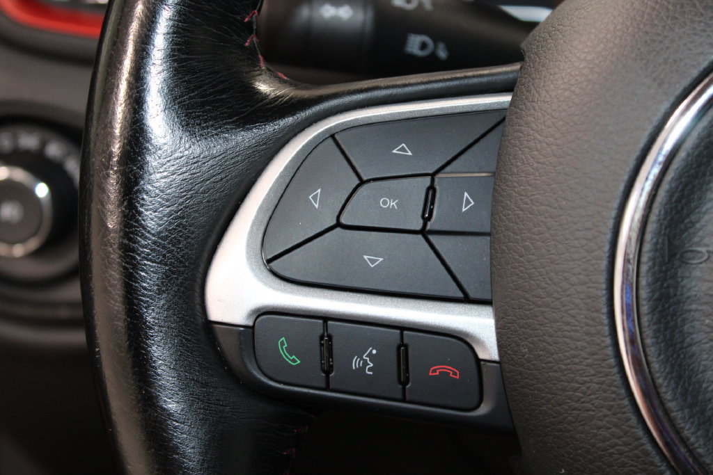 Used 2018 Jeep Renegade Trailhawk AWD/4WD image 32