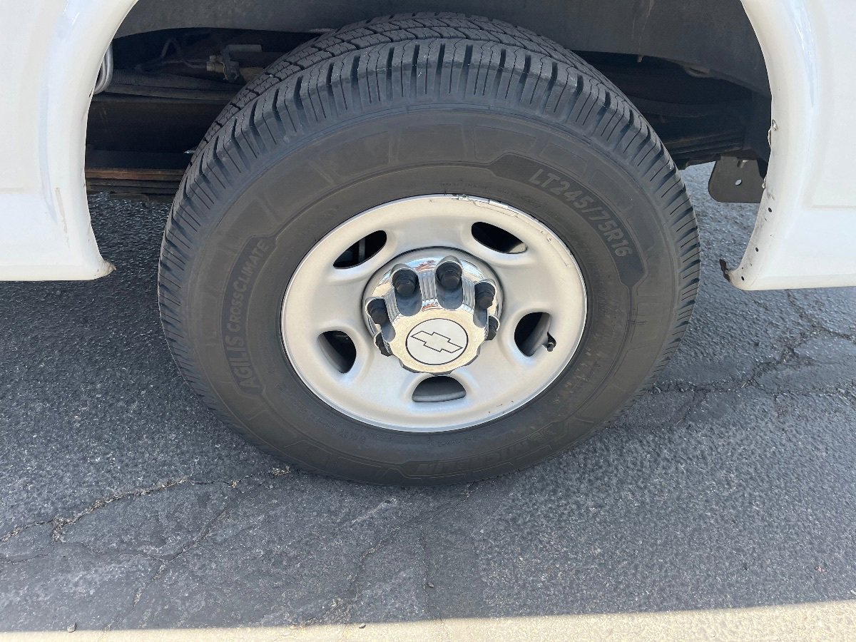 Used 2017 Chevrolet Express 3500 LT w/ LT Preferred Equipment Group RWD image 38