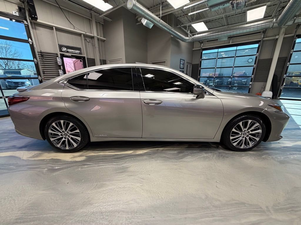 Used 2019 Lexus ES 300h w/ Premium Package image 29