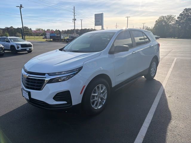 Used 2022 Chevrolet Equinox LS w/ LS Convenience Package image 3