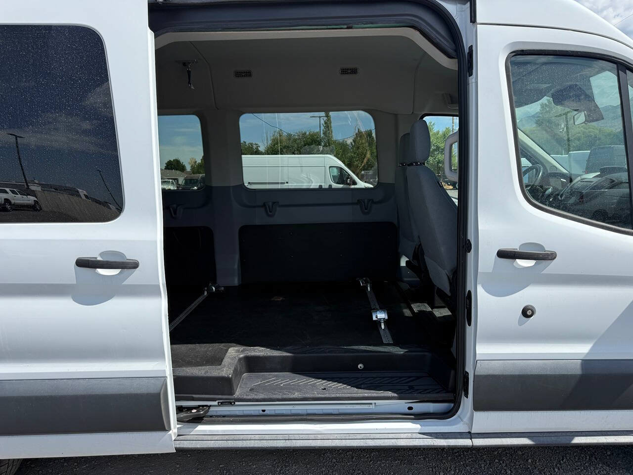 Used 2016 Ford Transit 350 XLT RWD image 24