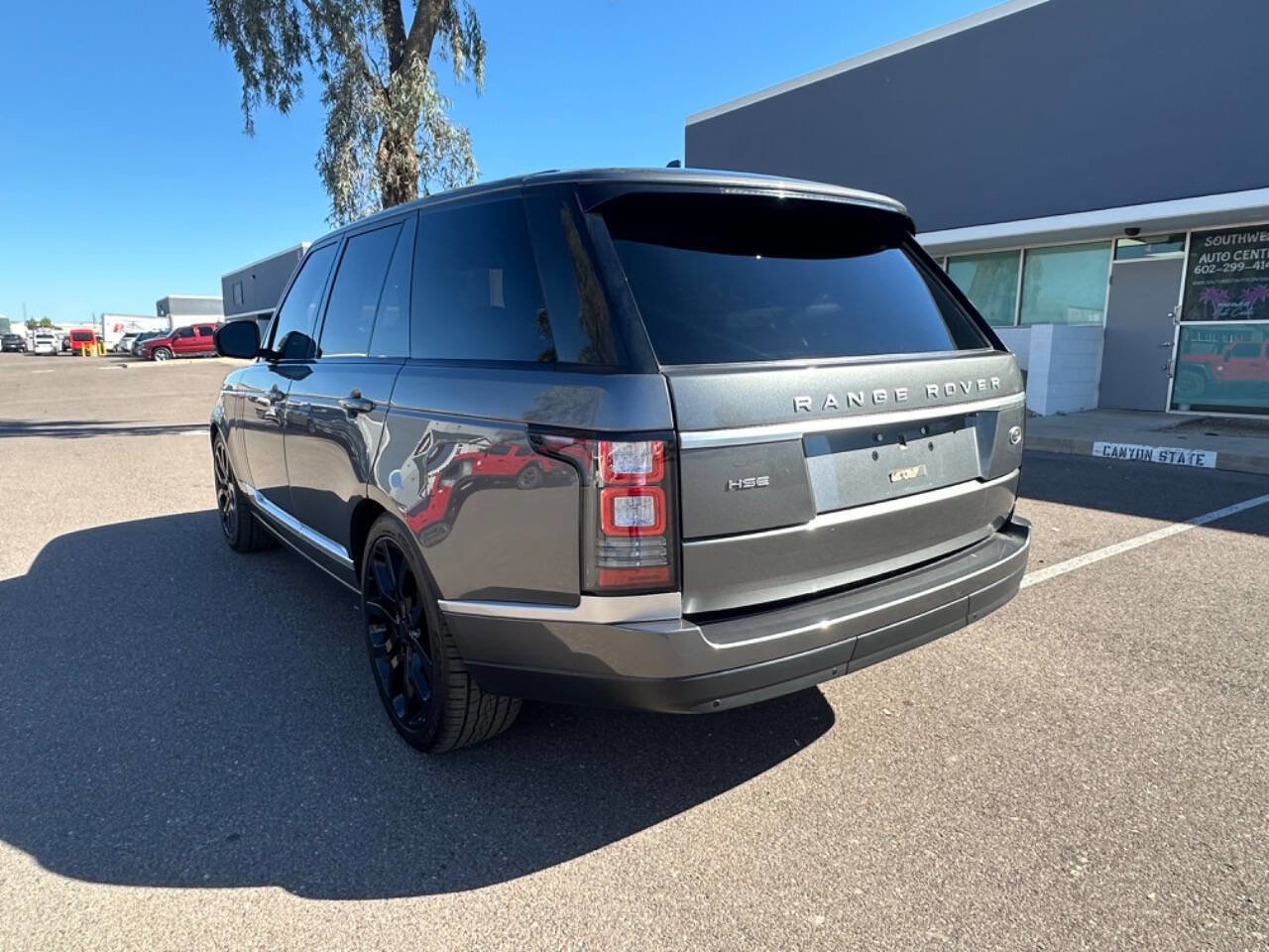 Used 2016 Land Rover Range Rover HSE image 6