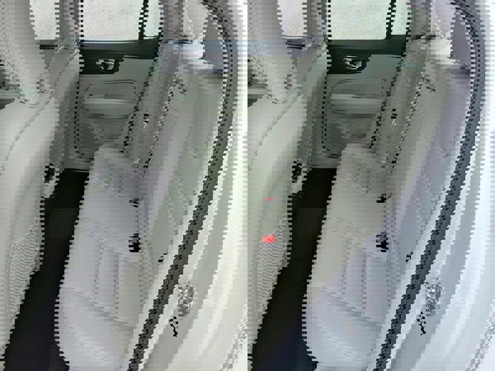 Used 2022 Volvo S60 B5 Inscription image 8