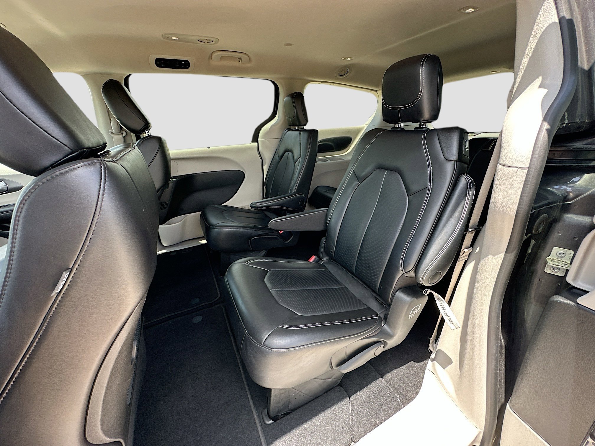 Used 2023 Chrysler Pacifica Touring-L FWD image 21