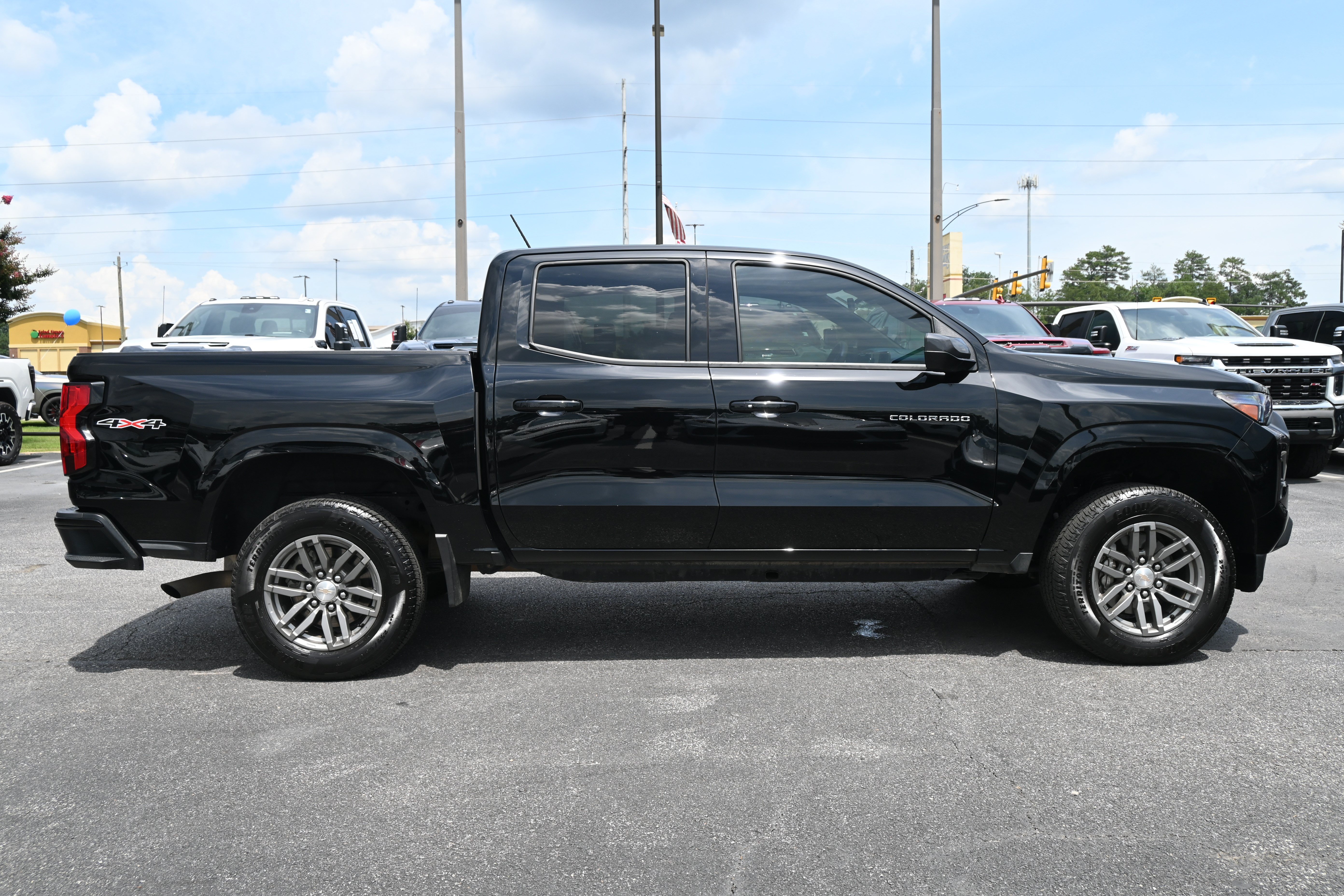 Used 2024 Chevrolet Colorado LT AWD/4WD image 11