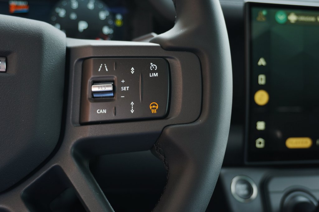 New 2026 Land Rover Defender 110 X-Dynamic SE AWD/4WD image 17