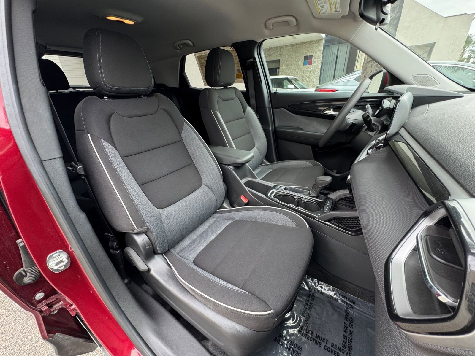 Used 2025 Chevrolet TrailBlazer LT FWD image 35