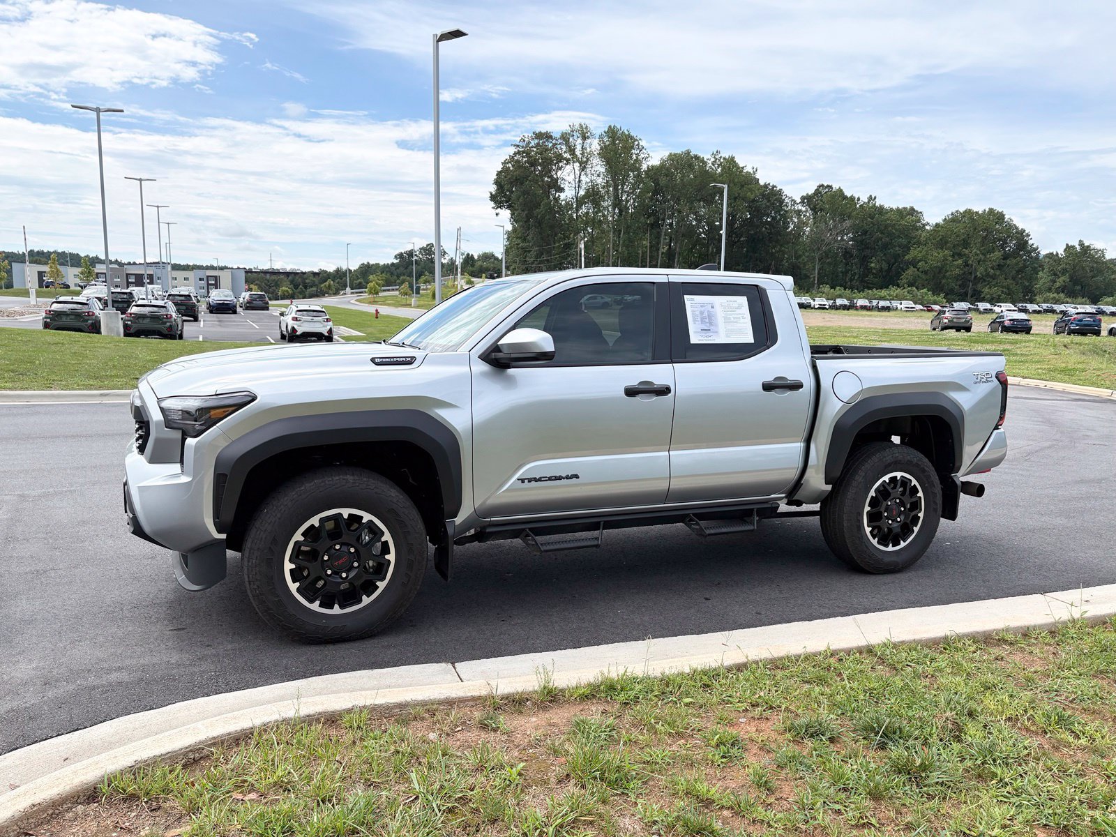 Used 2025 Toyota Tacoma TRD Off-Road AWD/4WD image 4