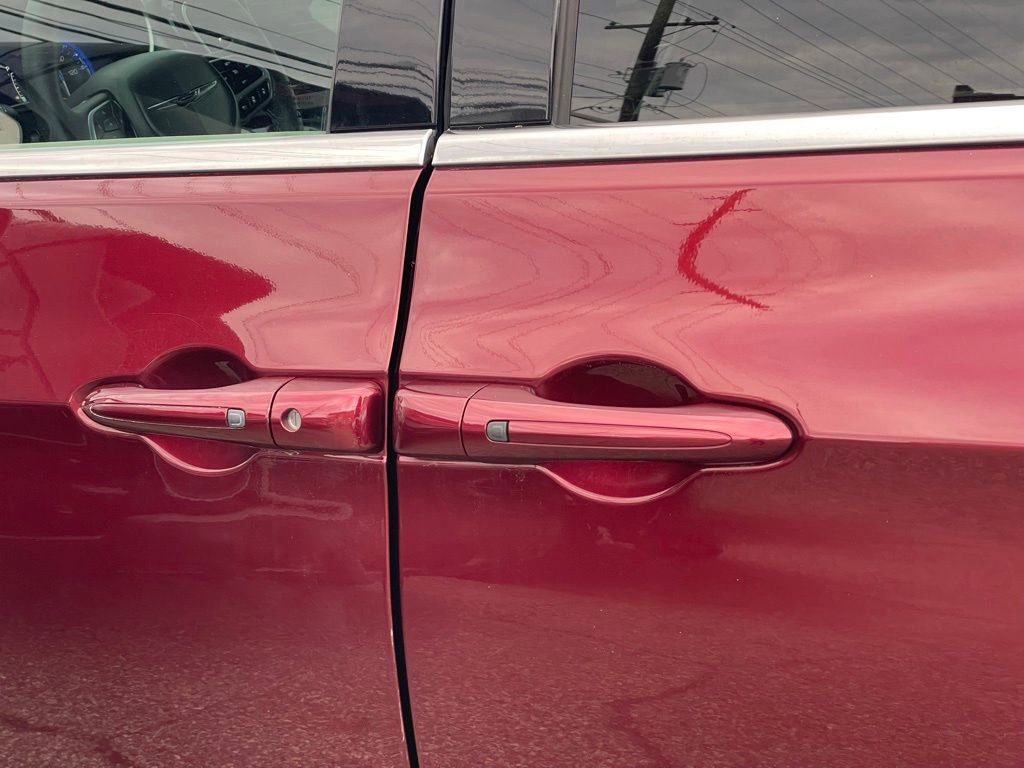 Used 2023 Chrysler Pacifica Touring-L image 29