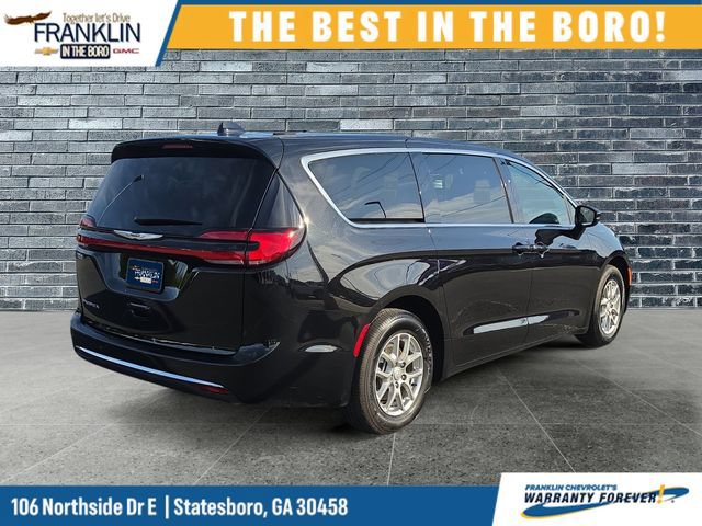 Used 2025 Chrysler Pacifica Select FWD image 6