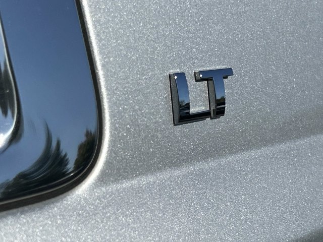 Used 2016 Chevrolet Suburban LT RWD image 11