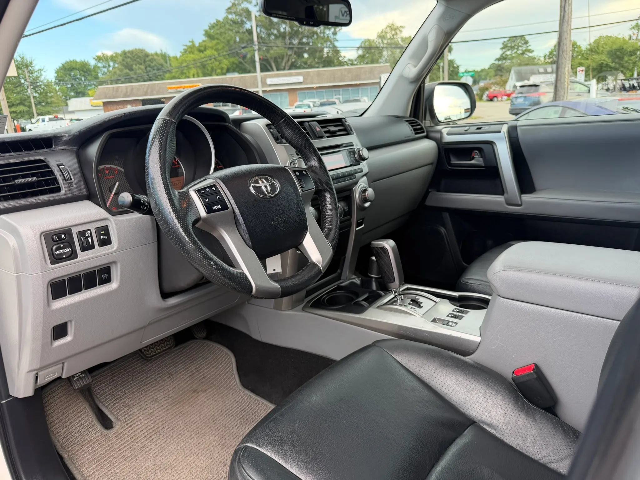 Used 2010 Toyota 4Runner SR5 AWD/4WD image 12