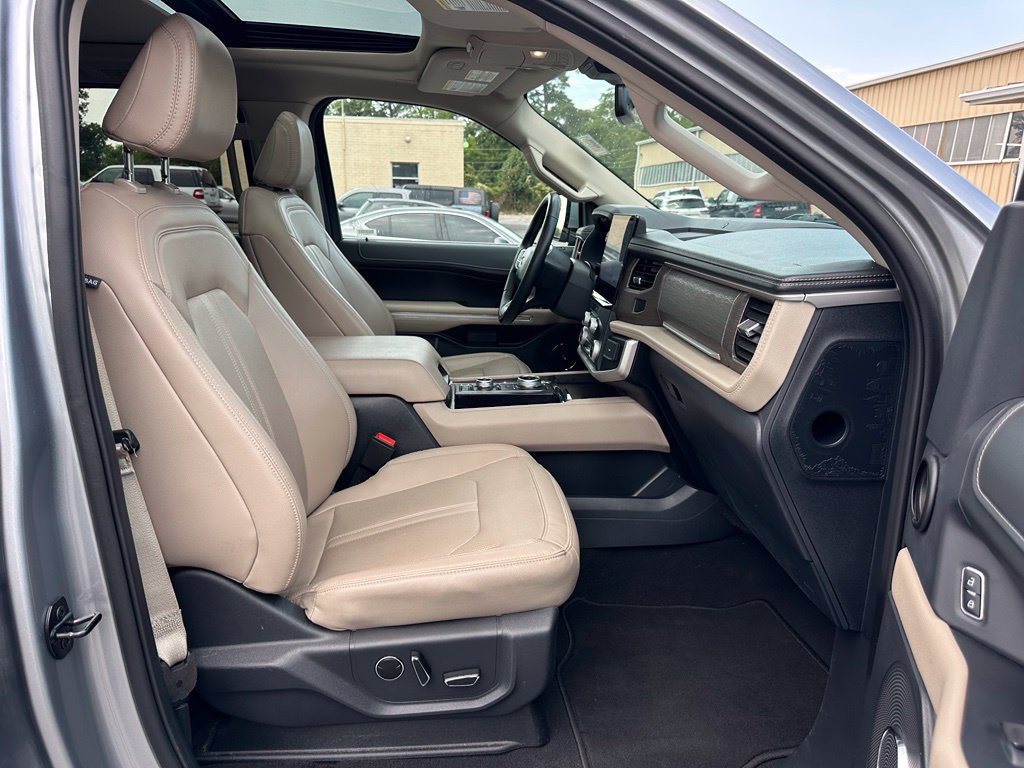 Used 2023 Ford Expedition Limited AWD/4WD image 18