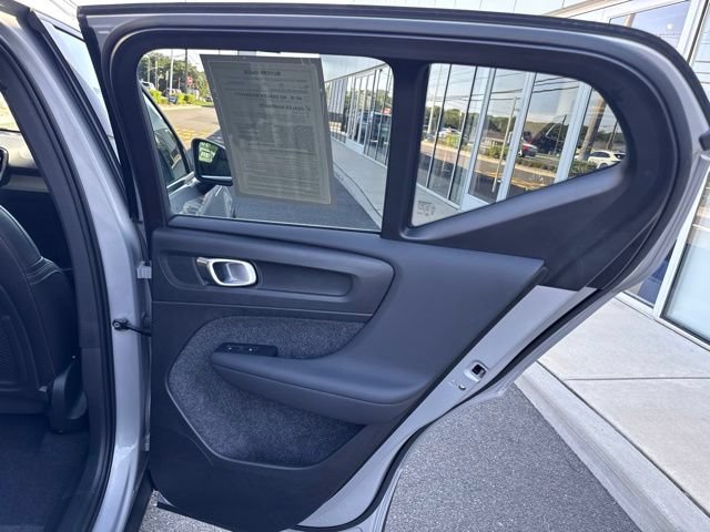 Certified 2025 Volvo XC40 B5 Plus AWD/4WD image 12