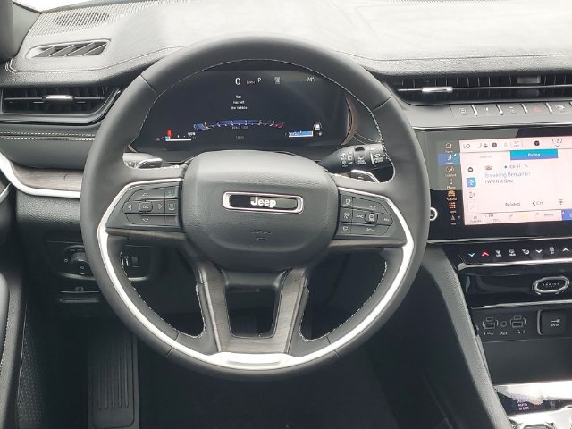 New 2026 Jeep Grand Cherokee L Limited w/ Limited Altitude Package AWD/4WD image 14