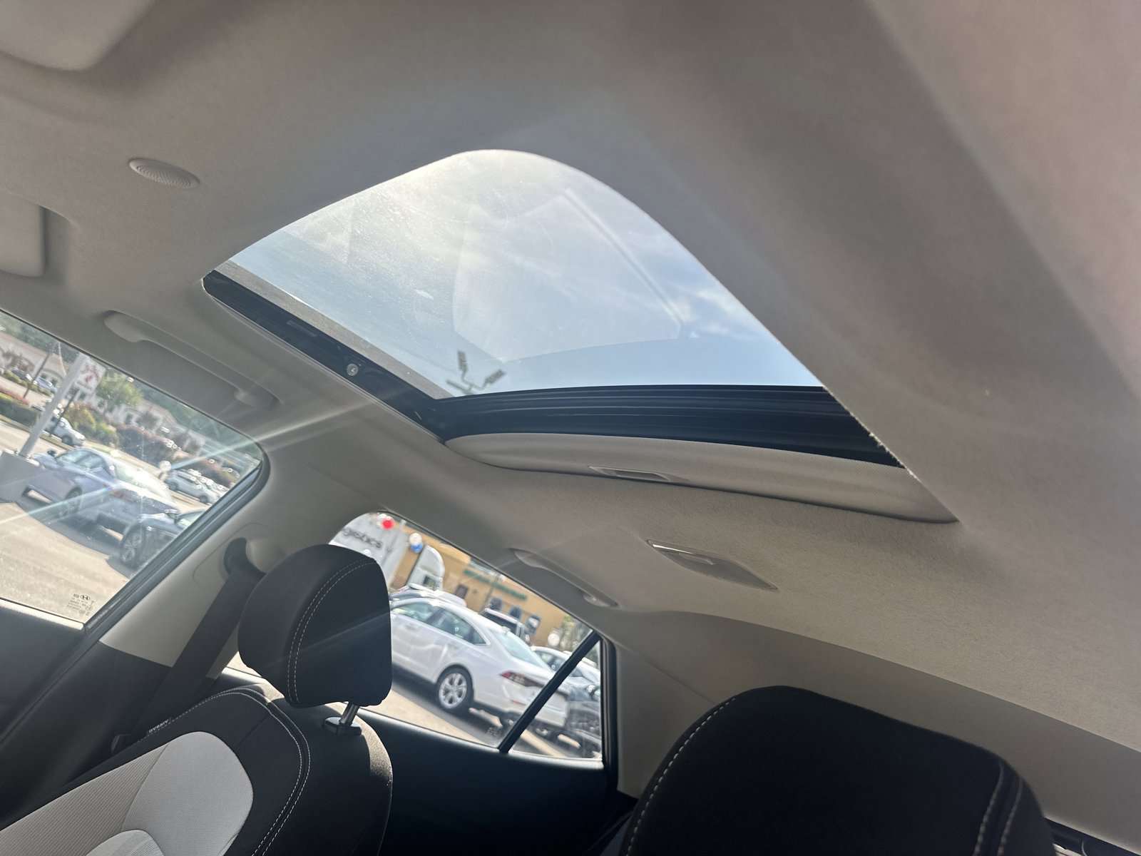 Used 2025 Hyundai Venue SEL FWD image 23