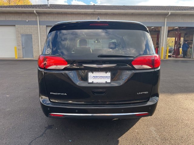 Used 2020 Chrysler Pacifica Limited image 3