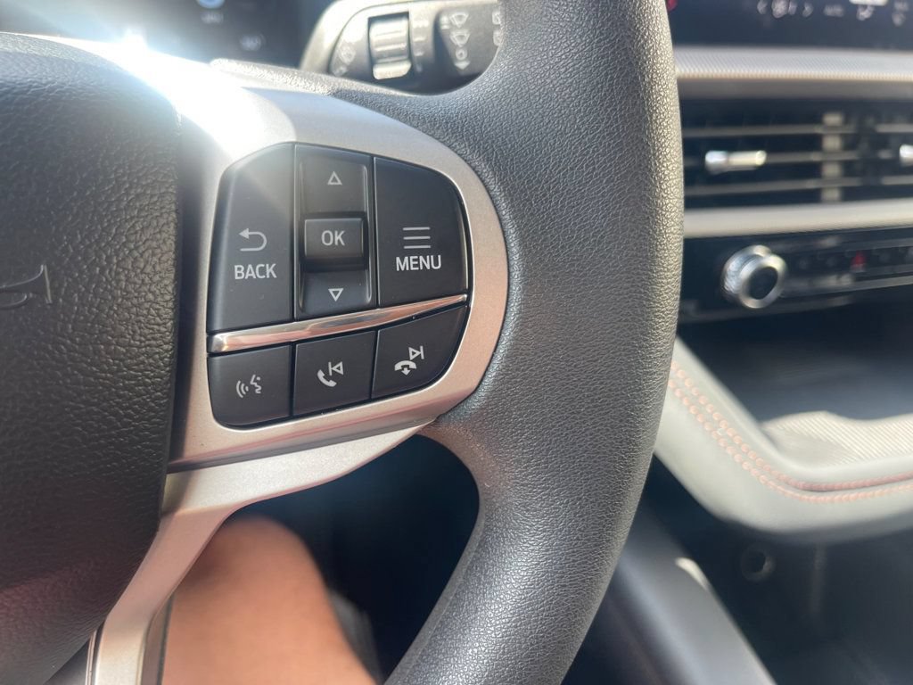 Used 2026 Ford Explorer Active RWD image 18