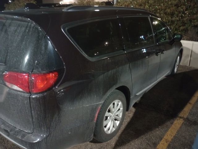 Used 2018 Chrysler Pacifica Touring-L Plus w/ Advanced Safetytec Group image 3