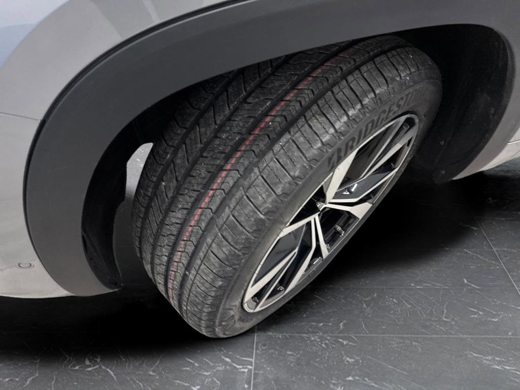 Used 2024 Volkswagen Atlas SEL Premium R-Line image 39