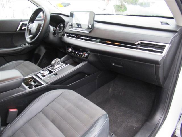 Used 2022 Mitsubishi Outlander SE image 11