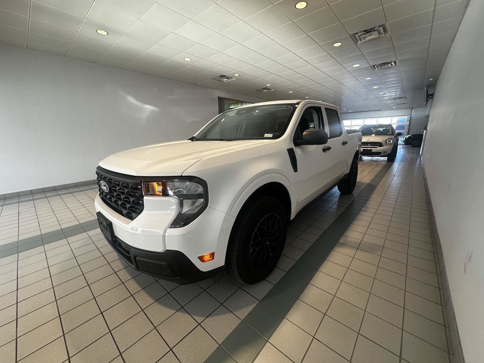 Used 2025 Ford Maverick XL FWD image 1