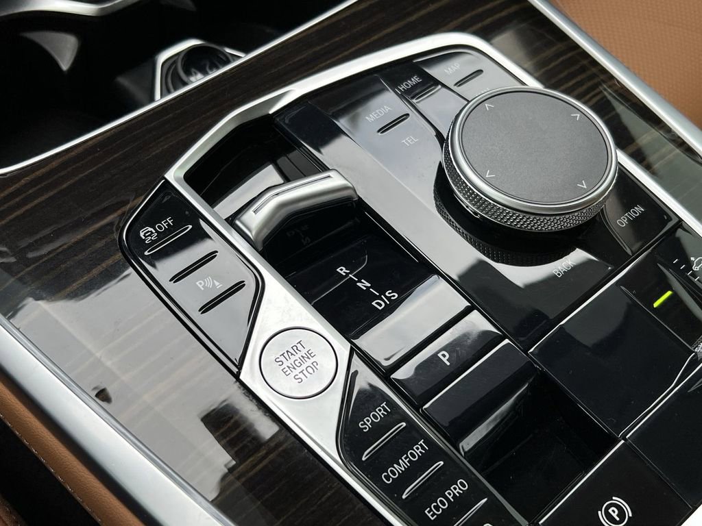 Used 2024 BMW X7 xDrive40i w/ Parking Assistance Package image 28