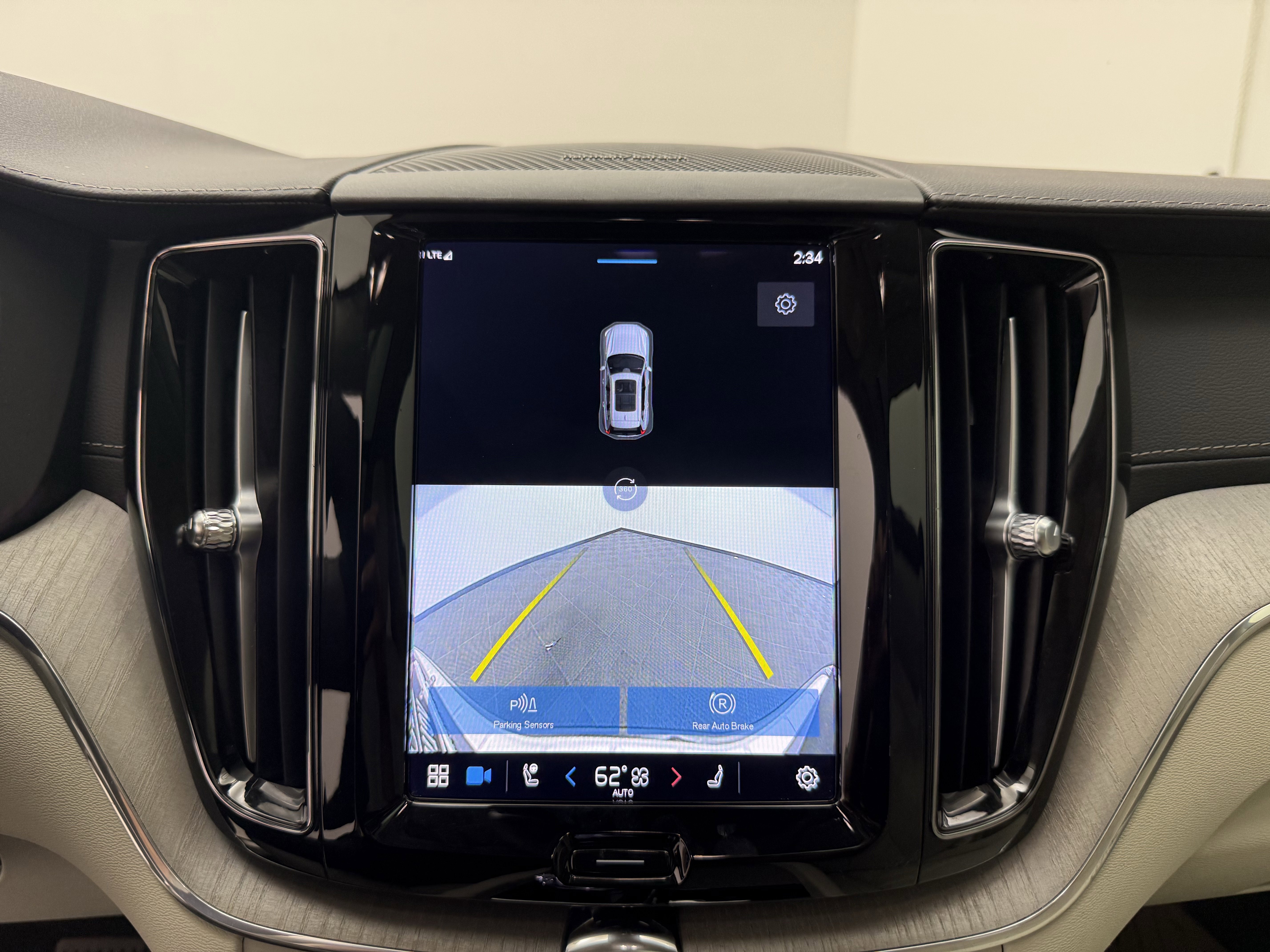 Certified 2023 Volvo XC60 B6 Ultimate w/ Protection Package Premier AWD/4WD image 20