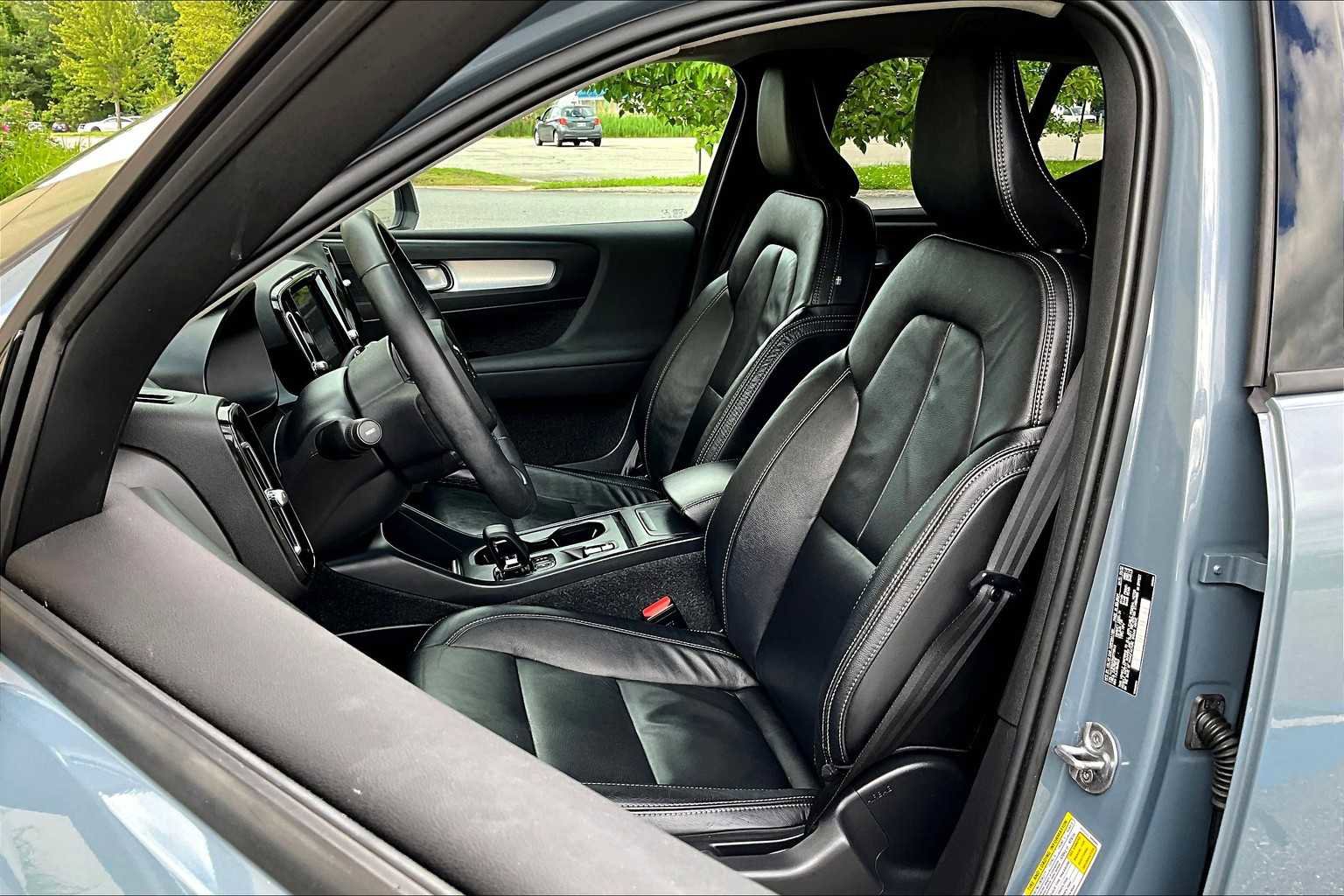 Certified 2022 Volvo XC40 T5 Momentum image 8