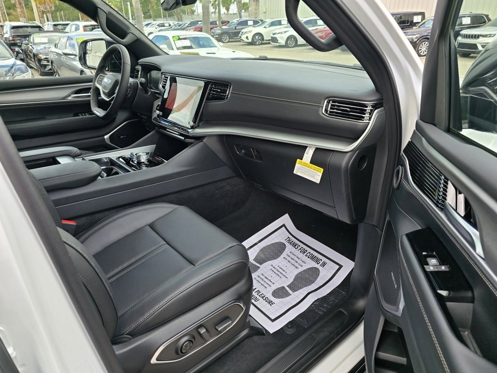 New 2025 Jeep Wagoneer L Series II w/ HD Trailer Tow Package w/25F image 34