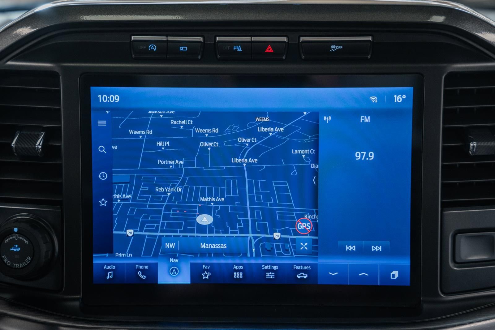 Certified 2023 Ford F150 Lariat w/ Equipment Group 502A High image 31