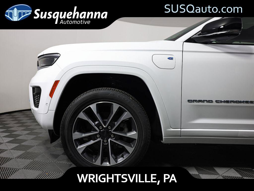 Used 2023 Jeep Grand Cherokee Overland w/ Advanced Protech Group III image 6