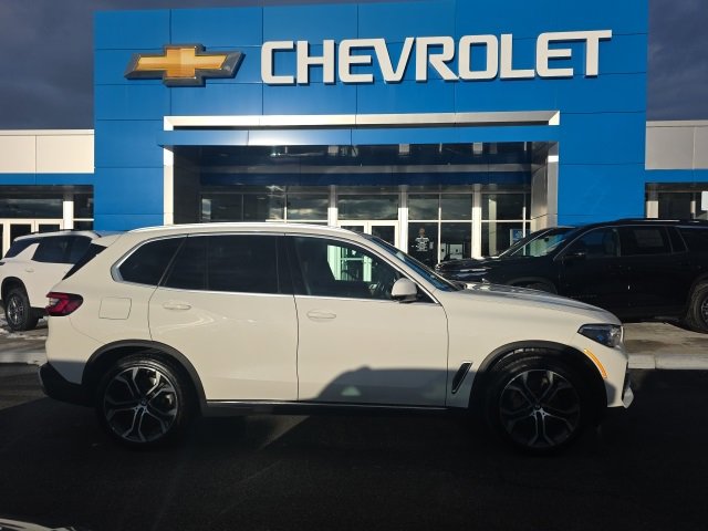 Used 2023 BMW X5 xDrive40i w/ Executive Package image 3