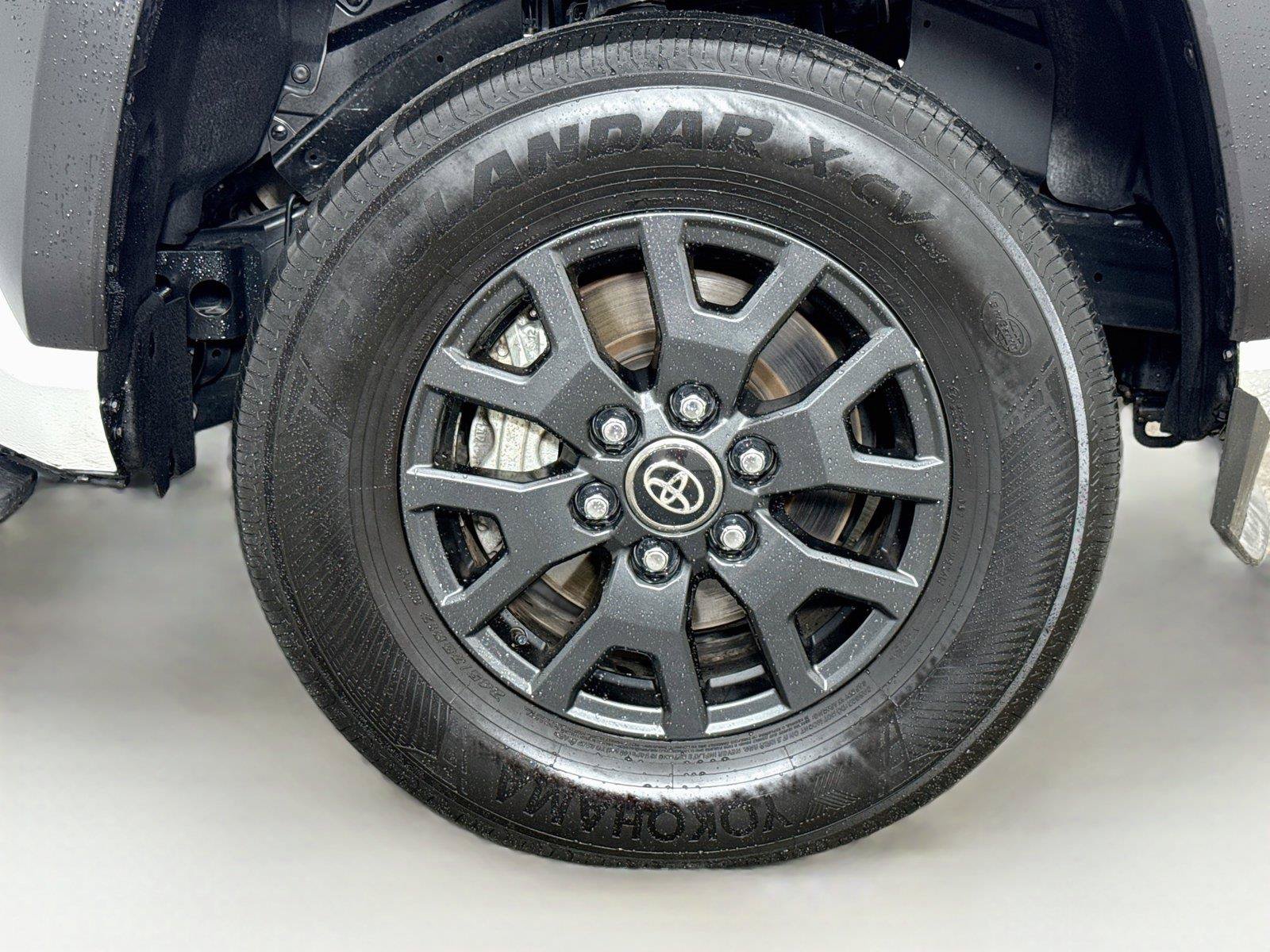 Used 2025 Toyota 4Runner SR5 AWD/4WD image 33