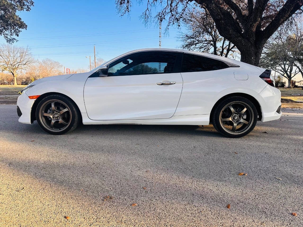 Used 2016 Honda Civic Touring image 3