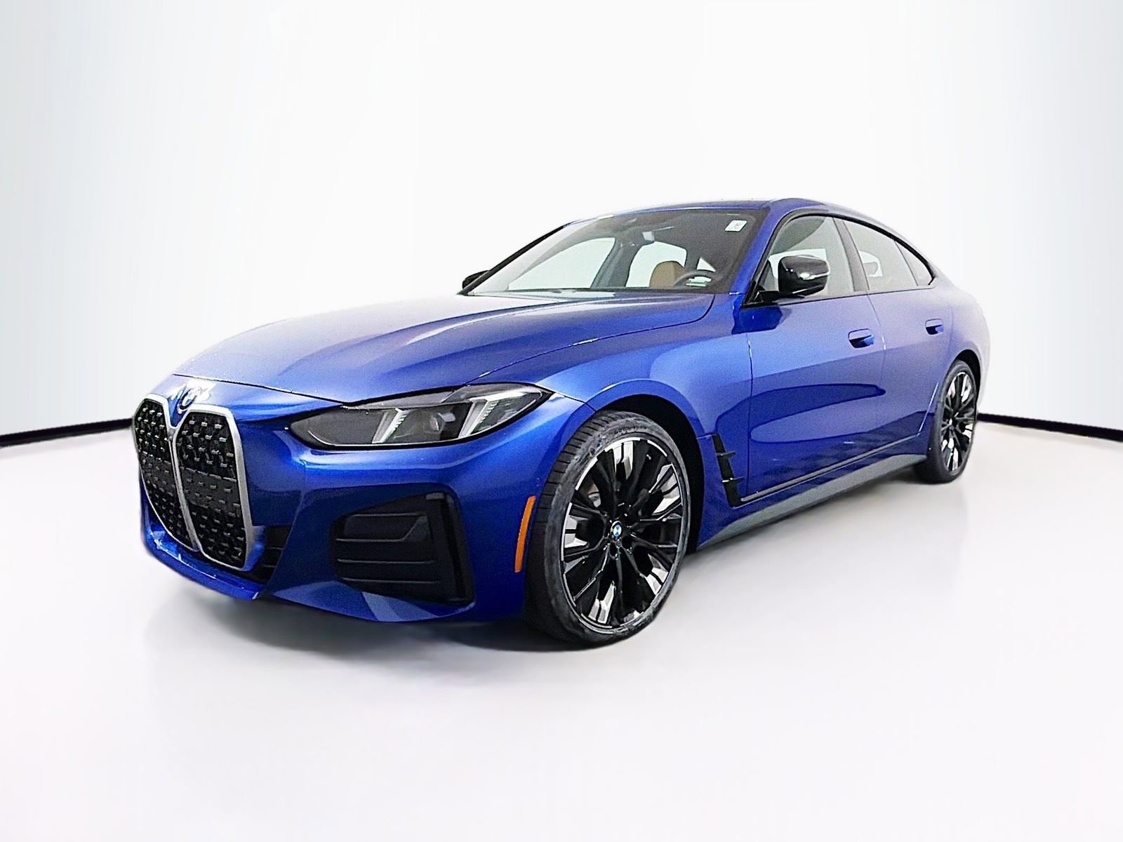 Used 2025 BMW 430i xDrive w/ M Sport Package image 3