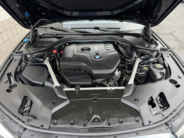 Used 2019 BMW 530i xDrive w/ M Sport Package AWD/4WD image 2