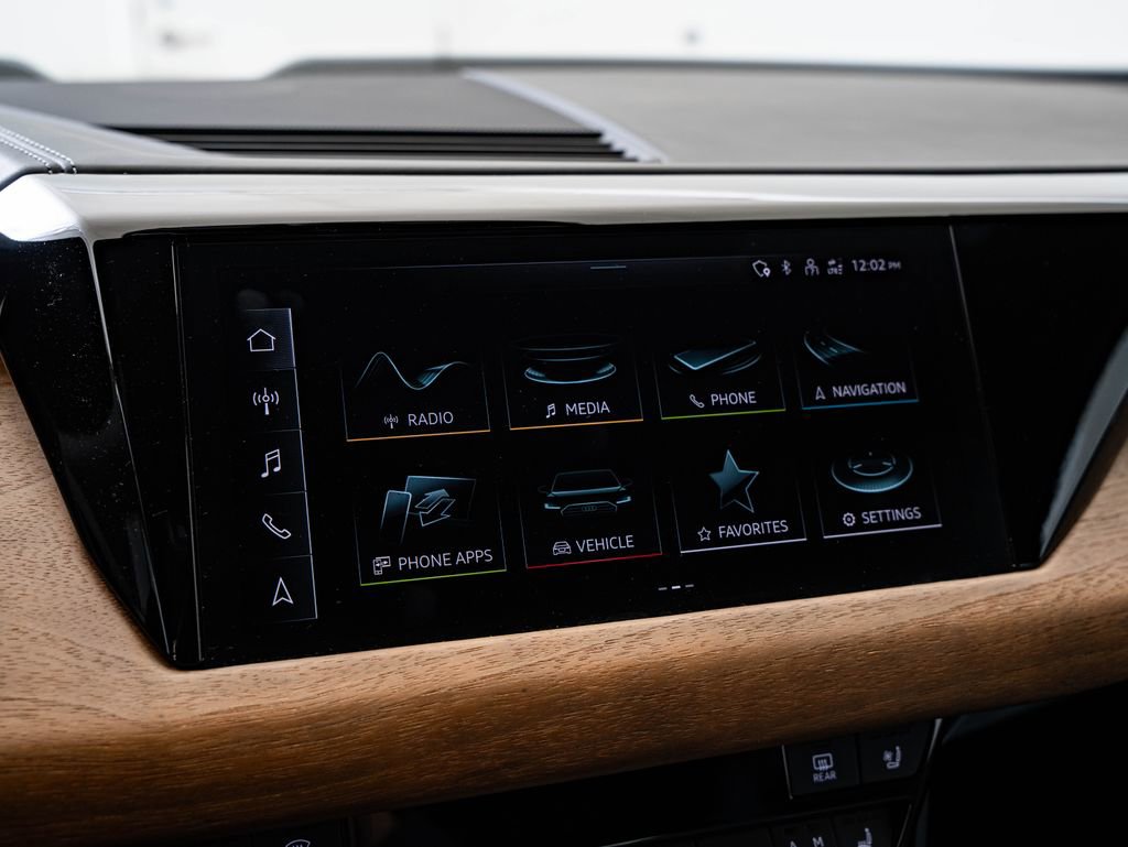 Used 2022 Audi RS e-tron GT image 32