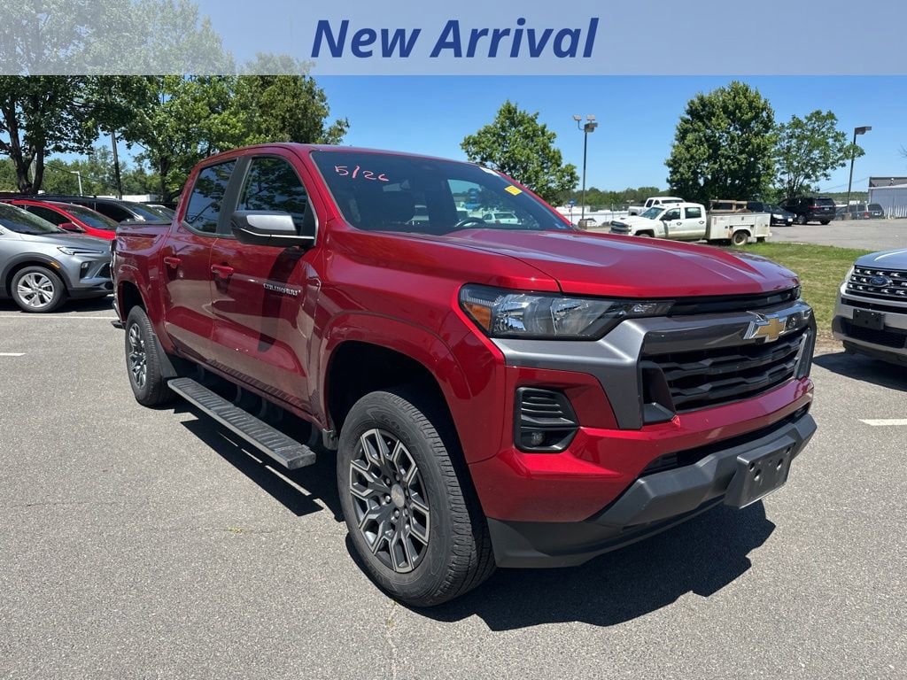 Used 2023 Chevrolet Colorado LT w/ LT Convenience Package AWD/4WD image 2