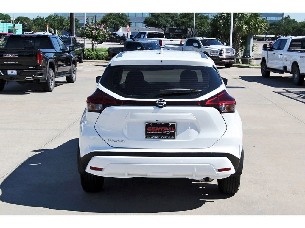 Used 2025 Nissan Kicks Play S FWD image 5