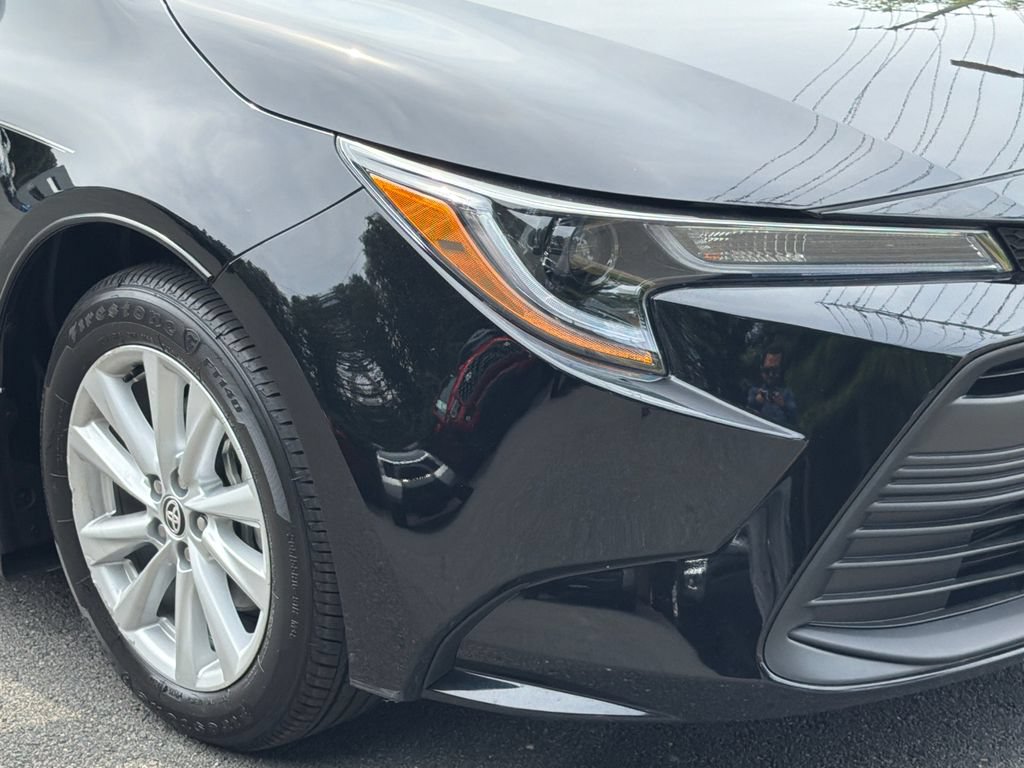 Used 2025 Toyota Corolla LE w/ LE Premium Package FWD image 8
