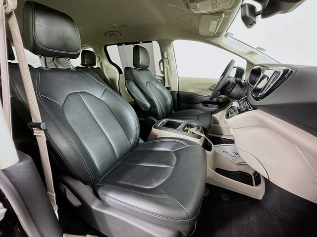 Used 2024 Chrysler Pacifica Touring-L FWD image 28