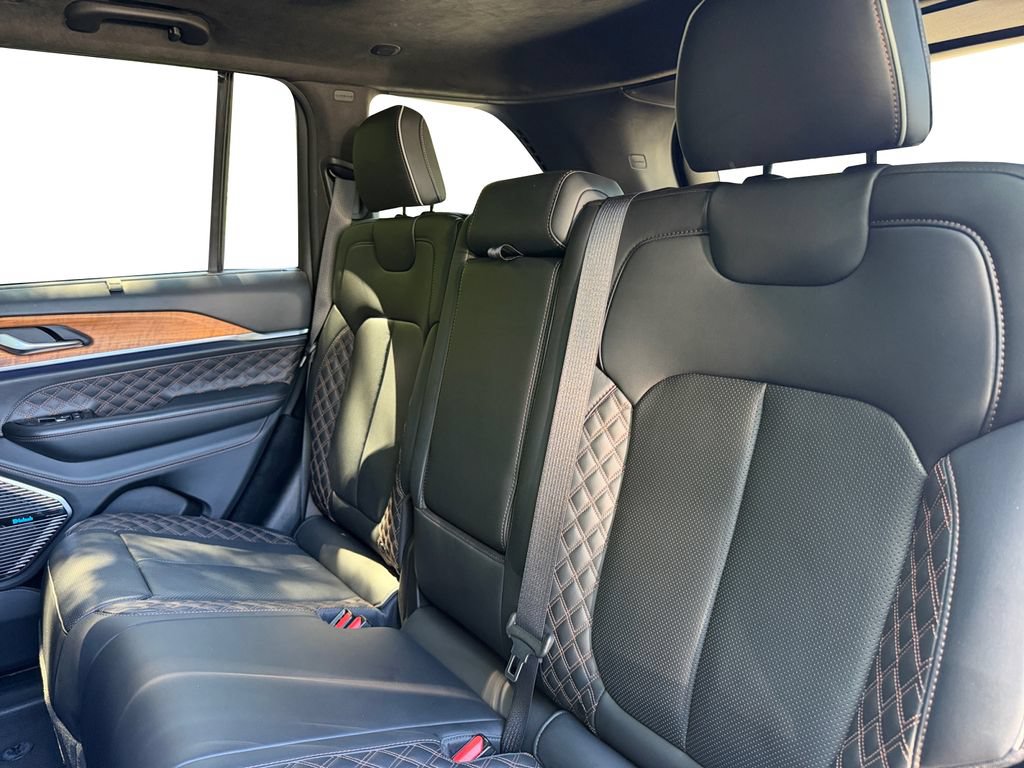 Used 2022 Jeep Grand Cherokee Summit AWD/4WD image 13