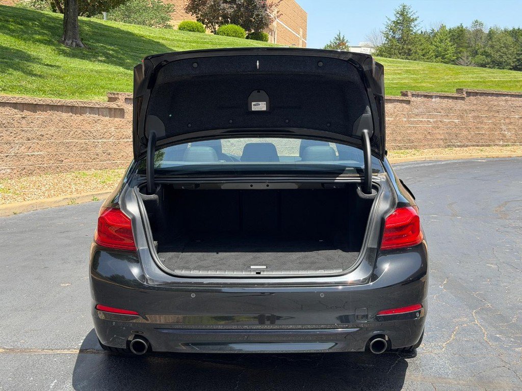 Used 2018 BMW 530e xDrive AWD/4WD image 4