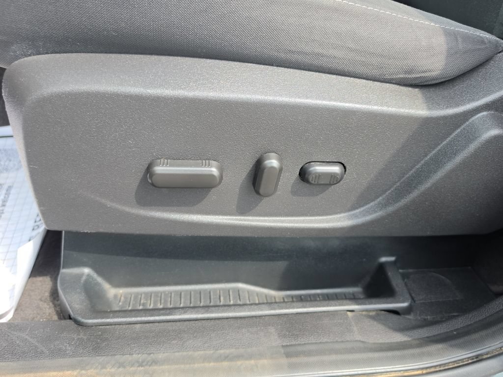 Used 2018 Ford Escape SE FWD image 16