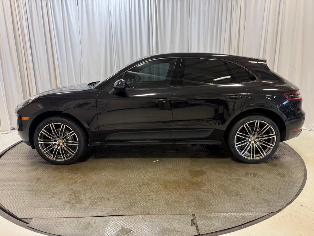 Certified 2017 Porsche Macan AWD/4WD image 2