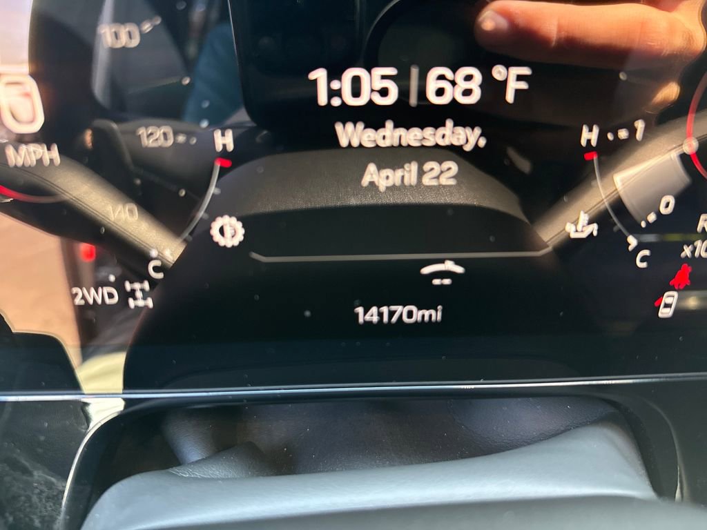 Used 2025 GMC Yukon AT4 w/ AT4 Premium Package image 17