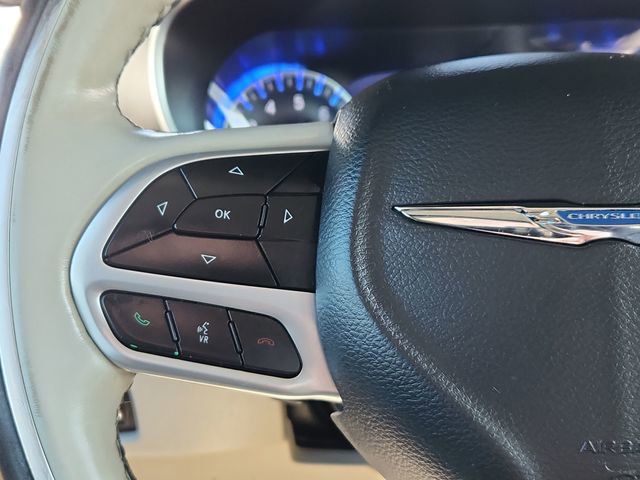 Used 2020 Chrysler Pacifica Limited image 41
