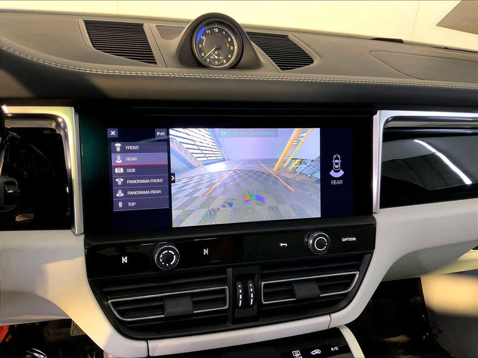 Certified 2023 Porsche Macan S AWD/4WD image 31