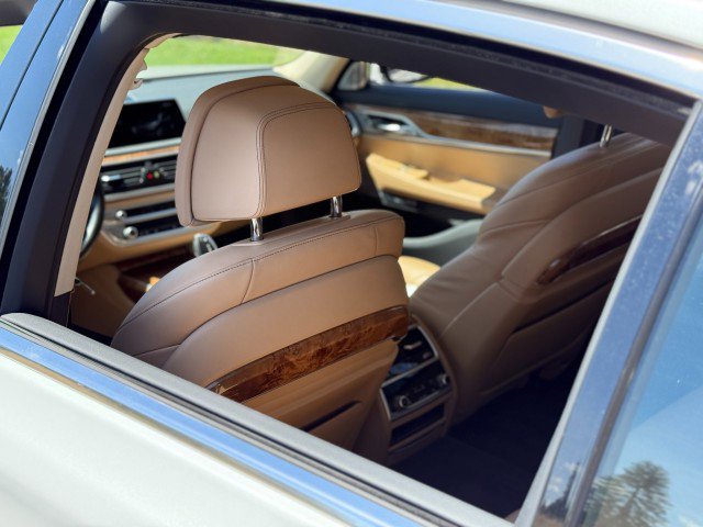 Used 2018 BMW 750i RWD image 26